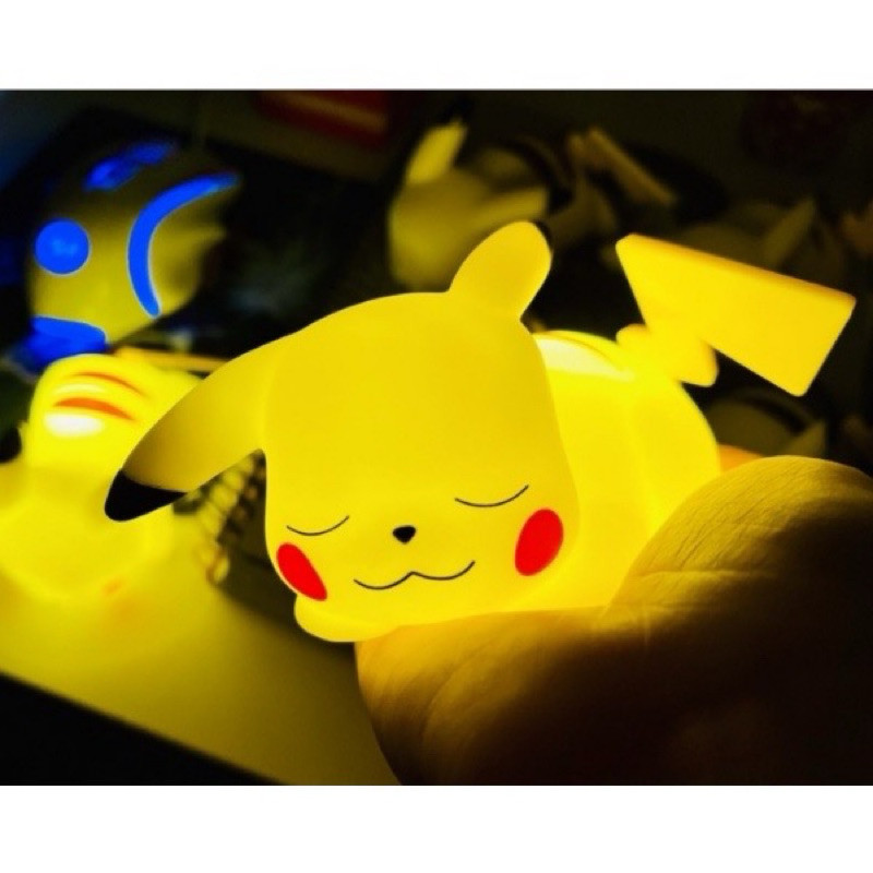 Pokemon Pikachu ⚡Luz Noturna - Brinquedo Luminoso - Abajur - Luminária Divertida e Noturna Enfeite